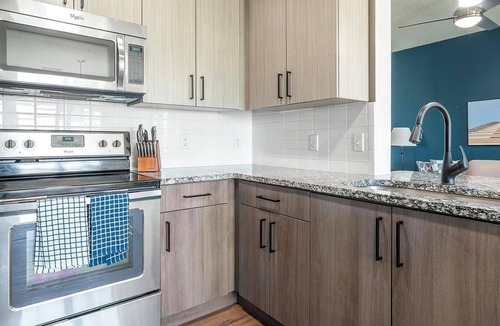 Tropic Apartment | Landing | Modern 2BD, Pool, Gym