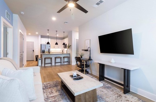 Freeport Apartment | Landing | Modern 2BD, Pool, Gym