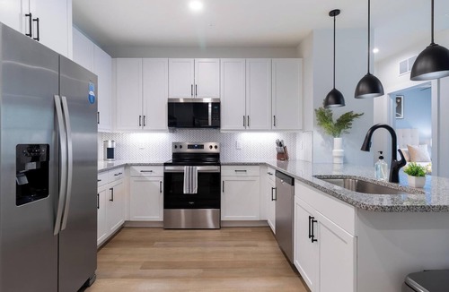 Freeport Apartment | Landing | Modern 2BD, Pool, Gym
