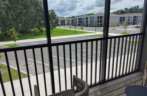 Newberry Apartment | Landing | Modern 2BD, Pool, Gym