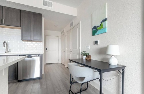 Palmetto Apartment | Landing | Modern 2BD, Pool, Gym