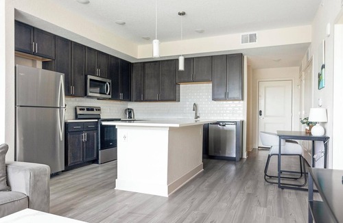 Palmetto Apartment | Landing | Modern 2BD, Pool, Gym