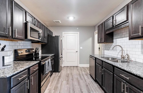 Cocoa Apartment | Landing | Modern 2BD, Pool, Gym