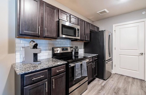 Cocoa Apartment | Landing | Modern 2BD, Pool, Gym