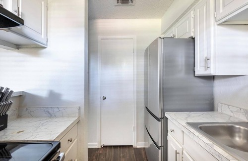 Denton Apartment | Landing | Modern 2BD, Pool, Courtyard