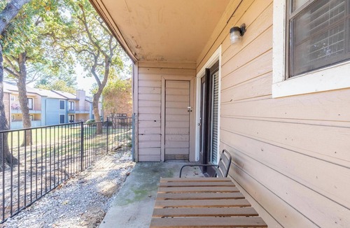 Denton Apartment | Landing | Modern 2BD, Pool, Courtyard