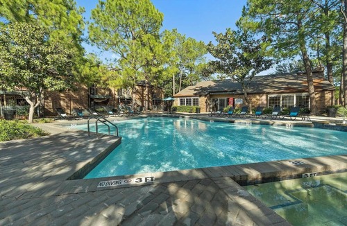 Denton Apartment | Landing | Modern 2BD, Pool, Courtyard