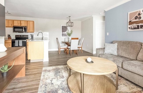 Eureka Apartment | Landing | Modern 2BD, Pool, Gym