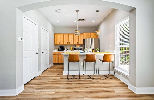 Eureka Apartment | Landing | Modern 2BD, Pool, Gym