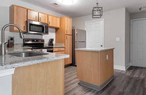 Eureka Apartment | Landing | Modern 2BD, Pool, Clubhouse