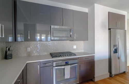 Houston Apartment | Landing | Modern 2BD, Pool, Gym