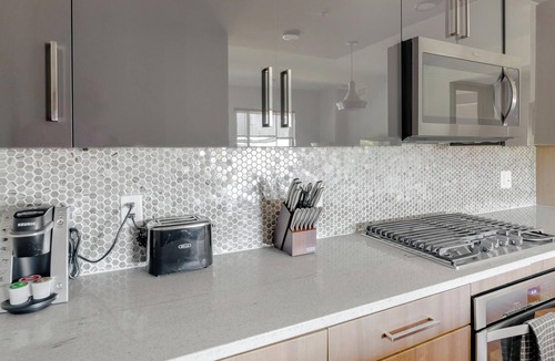 Houston Apartment | Landing | Modern 2BD, Pool, Gym