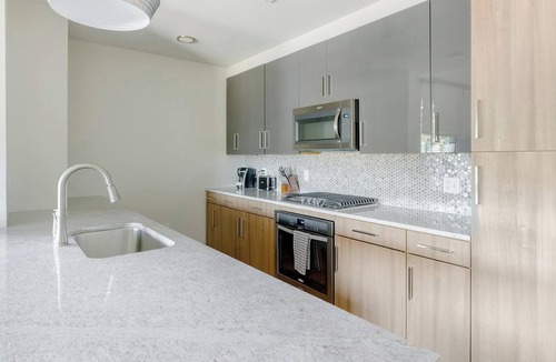 Houston Apartment | Landing | Modern 2BD, Pool, Gym