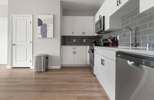 Townsite Apartment | Landing | Modern 2BD, Rooftop Lounge, Pool