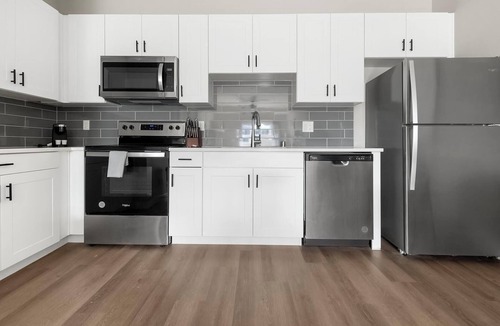 Townsite Apartment | Landing | Modern 2BD, Rooftop Lounge, Pool