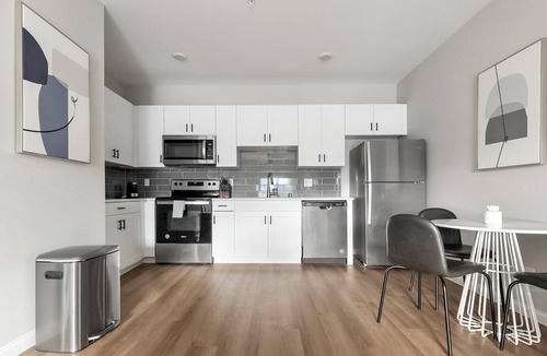 Townsite Apartment | Landing | Modern 2BD, Rooftop Lounge, Pool