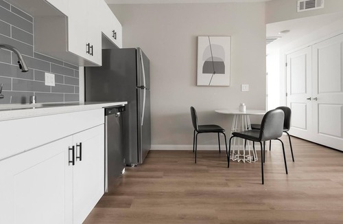 Townsite Apartment | Landing | Modern 2BD, Rooftop Lounge, Pool