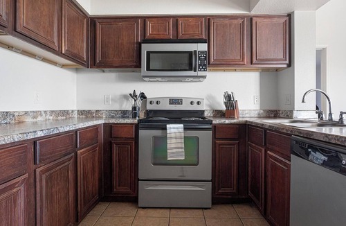 Broken Arrow Apartment | Landing | Modern 2BD, Gym, Pool