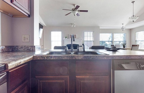 Broken Arrow Apartment | Landing | Modern 2BD, Gym, Pool