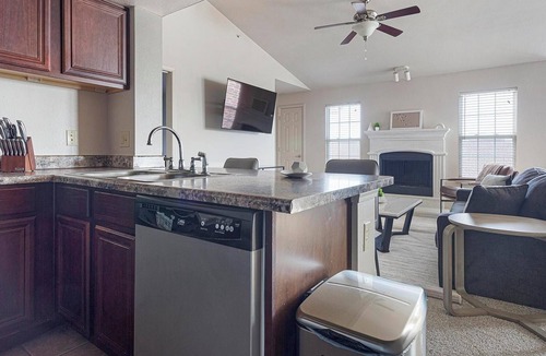 Broken Arrow Apartment | Landing | Modern 2BD, Gym, Pool