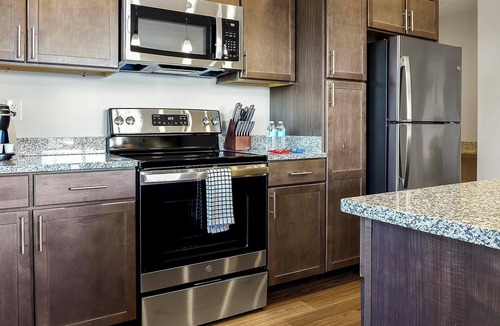 Cartersburg Apartment | Landing | Modern 2BD, Courtyard, Gym