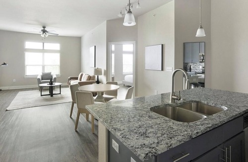 Nassau Bay Apartment | Landing | Modern 2BD, Gym, Pool