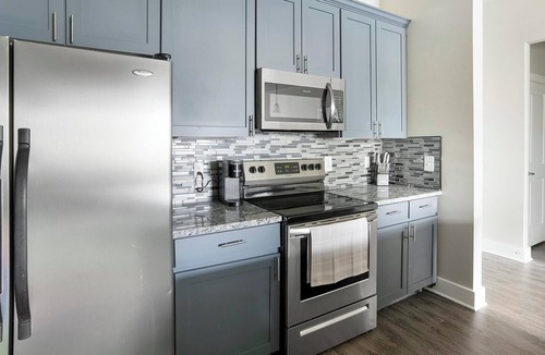 Nassau Bay Apartment | Landing | Modern 2BD, Gym, Pool