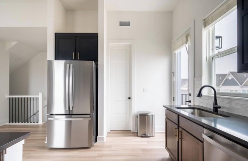 Lee's Summit Apartment | Landing | Modern 2BD in Lee's Summit