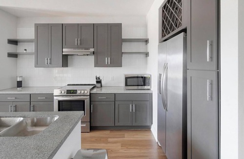 Ferndale Apartment | Landing | Modern 2BD, Pool, Yoga Studio
