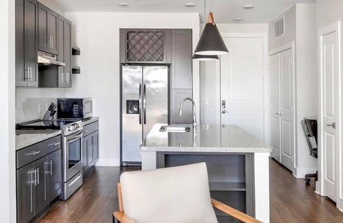 Ferndale Apartment | Landing | Modern 2BD, Pool, Yoga Studio