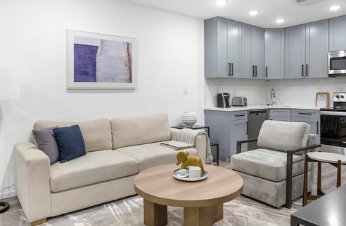 Spruce Hill Apartment | Landing | Modern 2BD, Gym