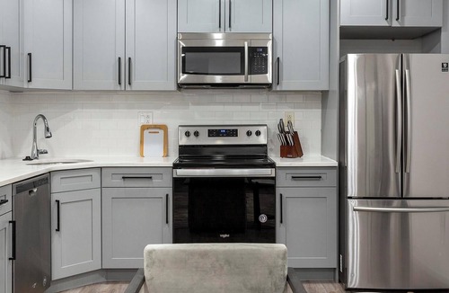 Spruce Hill Apartment | Landing | Modern 2BD, Gym