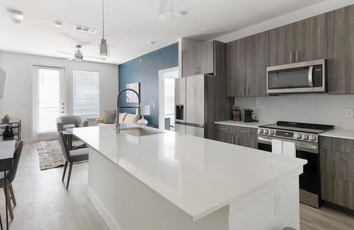 San Antonio Apartment | Landing | Modern 2BD, Gym, Clubhouse