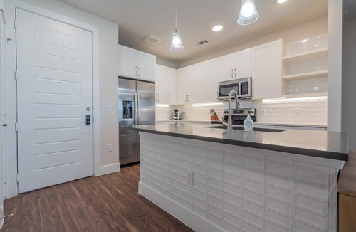 Wetmore Apartment | Landing | Modern 2BD, Yoga Studio, Gym