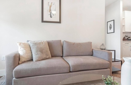 Wetmore Apartment | Landing | Modern 2BD, Pool, Gym
