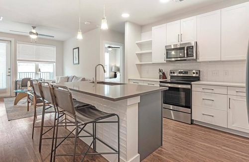 Wetmore Apartment | Landing | Modern 2BD, Pool, Gym