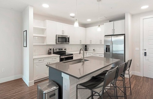 Wetmore Apartment | Landing | Modern 2BD, Pool, Gym