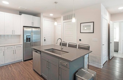 Wetmore Apartment | Landing | Modern 2BD, Pool, Gym