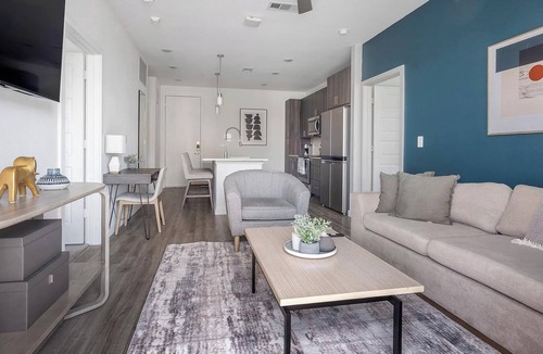 San Antonio Apartment | Landing | Modern 2BD, Gym, Pool