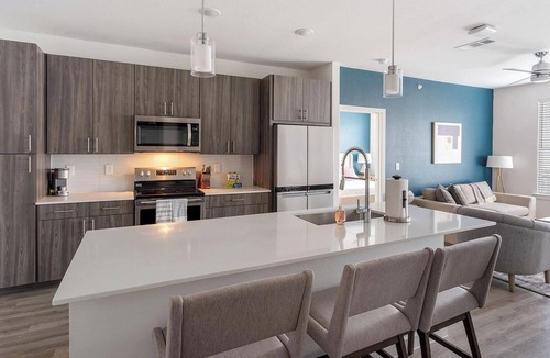 San Antonio Apartment | Landing | Modern 2BD, Gym, Pool