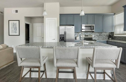 Nassau Bay Apartment | Landing | Modern 2BD, Yoga Studio, Pool