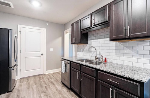Cocoa Apartment | Landing | Modern 3BD, Clubhouse, Pool