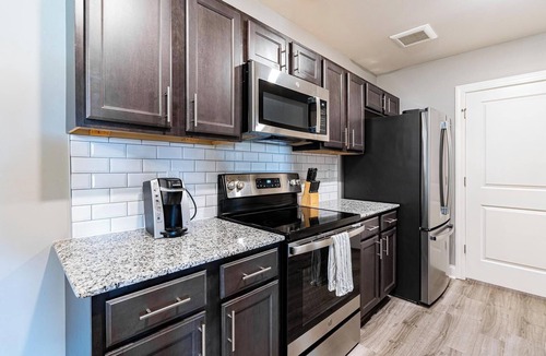 Cocoa Apartment | Landing | Modern 3BD, Clubhouse, Pool