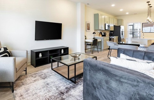 Wilmington Apartment | Landing | Modern 3BD, Gym, Yoga Studio