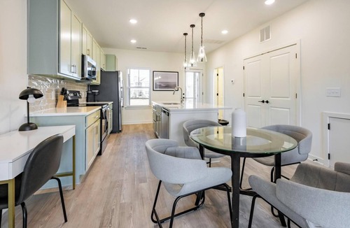Wilmington Apartment | Landing | Modern 3BD, Gym, Yoga Studio