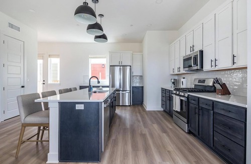Lee's Summit Apartment | Landing | Modern 3BD in Lee's Summit