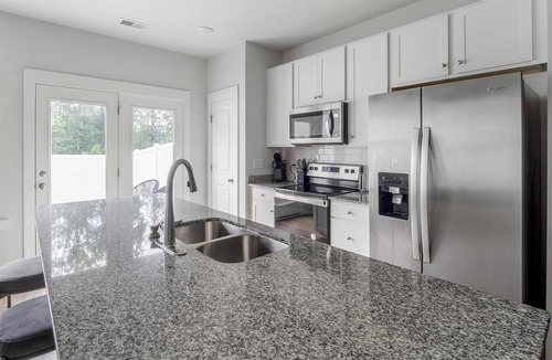 Summerville Apartment | Landing | Modern 3BD, Gym, Yoga Studio
