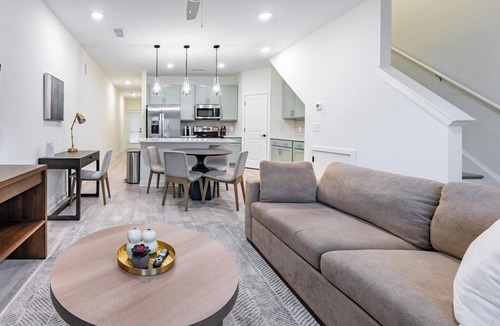 Wilmington Apartment | Landing | Modern 3BD, Yoga Studio, Pool