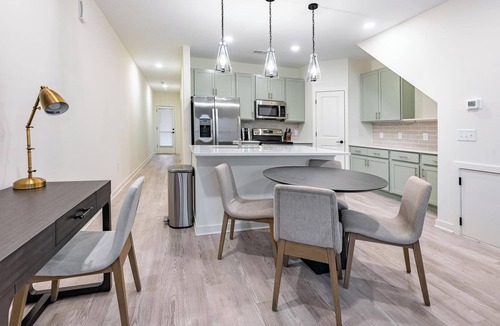 Wilmington Apartment | Landing | Modern 3BD, Yoga Studio, Pool
