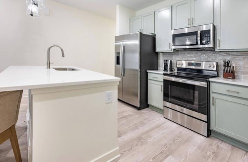 Wilmington Apartment | Landing | Modern 3BD, Yoga Studio, Pool